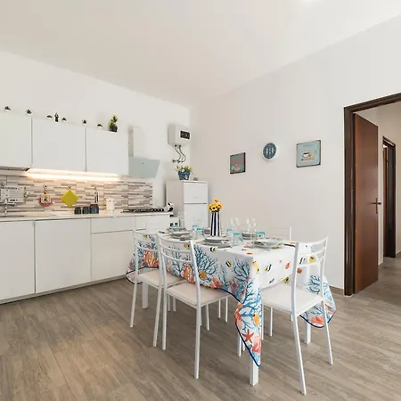 Azzurra - Mare سكولييتي